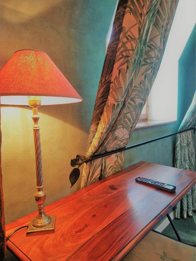 Hotel La Croix De Vernuche Варен-Возель Экстерьер фото
