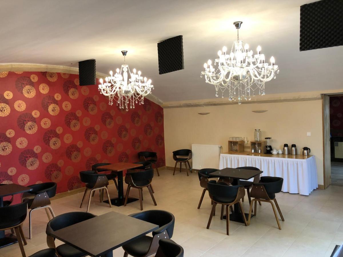 Hotel La Croix De Vernuche Варен-Возель Экстерьер фото